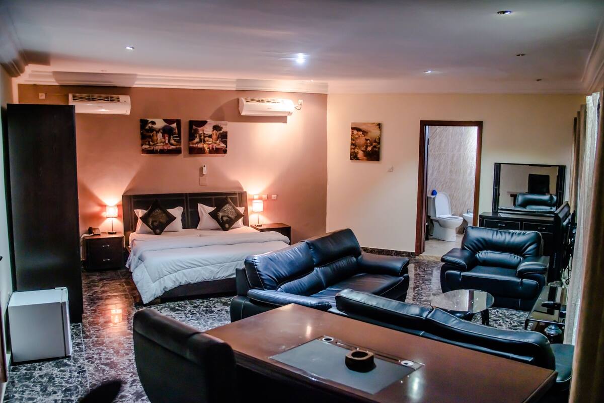 Suite – executive | Oppholdsområde | Flatskjerm-TV