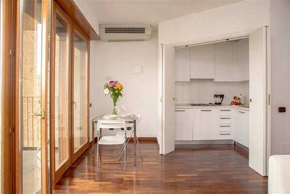 Apartment, 1 Bedroom | Private kitchen