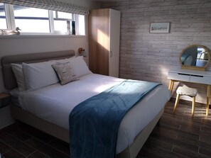 Decoración personalizada, muebles diferentes y cortinas blackout 