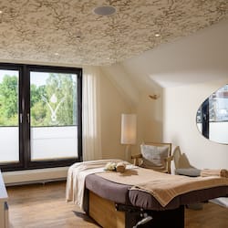 Salas de tratamiento para parejas, un sauna, baño turco