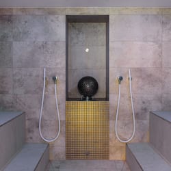 Salas de tratamiento para parejas, un sauna, baño turco