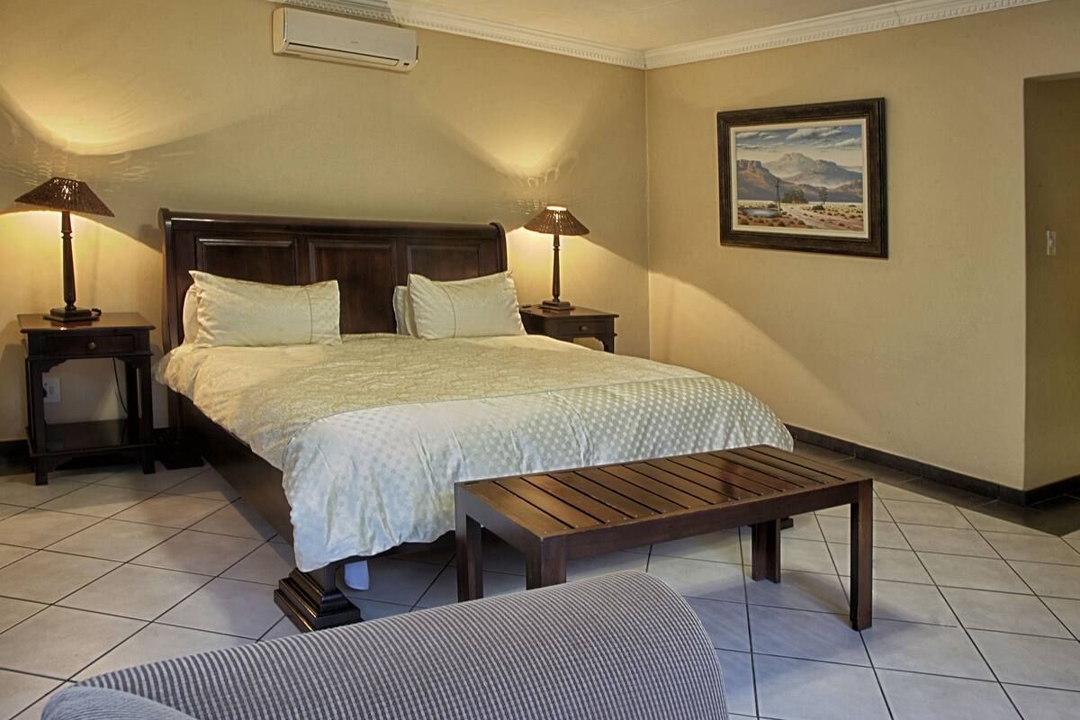 Exclusive Double Room, 1 Queen Bed, Pool Access, Pool View | Egyptian cotton sheets, premium bedding, pillowtop beds, desk