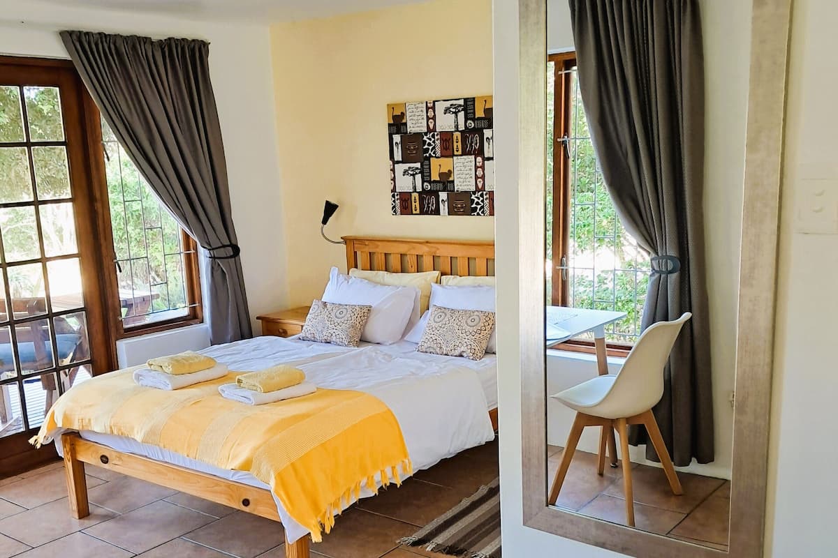 Chambre triple Standard, patio | 1 chambre, coffre-fort, décor unique, ameublement unique