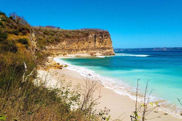 Di pantai, pasir putih, pengangkutan ulang-alik pantai, tuala pantai
