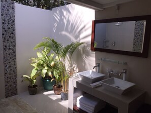 Family Room | Sinki Bilik Mandi