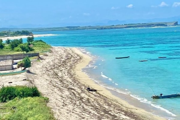 On the beach, white sand, free beach shuttle, beach towels