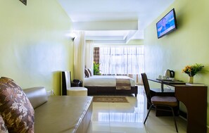 Desk, blackout curtains, free WiFi, bed sheets - The Legacy Hotel & Suites (Nakuru)