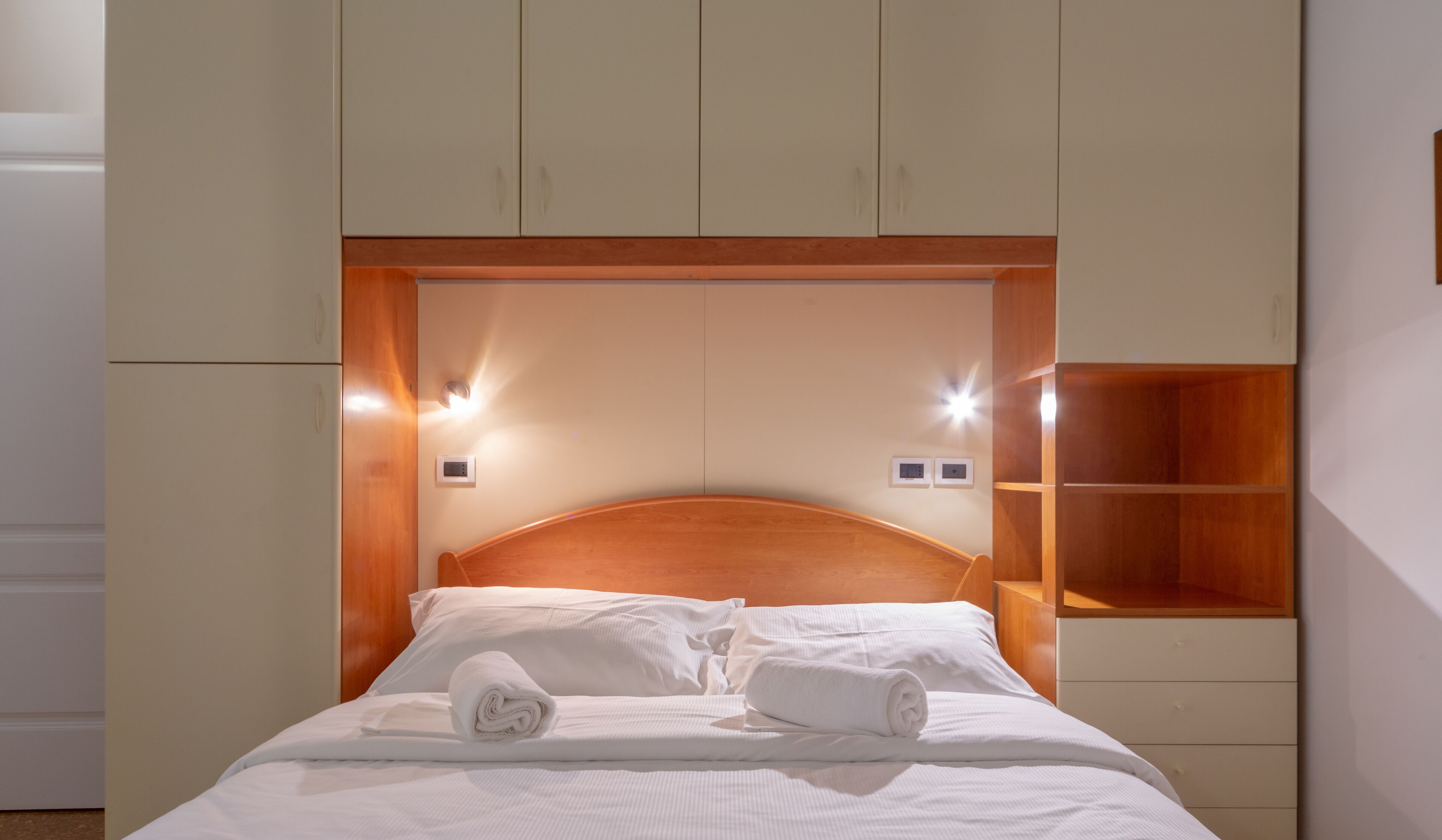 Apartamento, 1 quarto, sacada | Roupas de cama premium, individualmente decorados