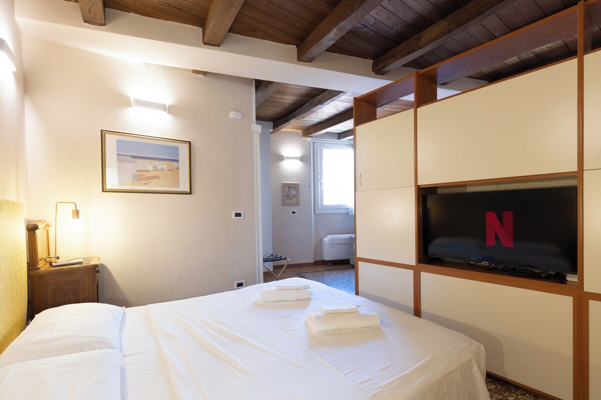 Superior Apartment, City View | Premium bedding, laptop workspace, free WiFi, individually decorated