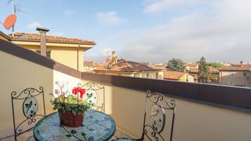 Luxury-Apartment, Balkon, Stadtblick (Attic) | Terrasse/Patio