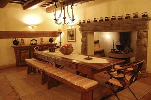 Leilighet, 3 soverom | Spiseområde på rommet