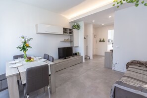 Apartment, 2 Bedrooms | In-room dining - Sem Benelli (Milan)