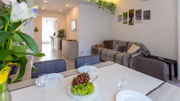 Apartment, 2 Bedrooms | In-room dining