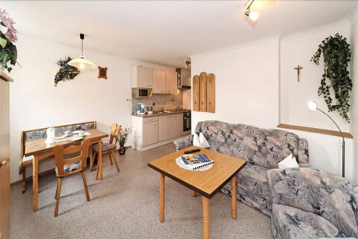 Apartment, Balcony (Type A) | 1 bedroom, hypo-allergenic bedding, soundproofing, cribs/infant beds