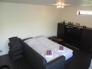 Free cribs/infant beds, free WiFi, bed sheets, wheelchair access - Ártún Apartment - In Hofn (Höfn)