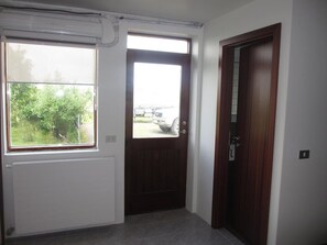 Studio | Free cribs/infant beds, free WiFi, bed sheets, wheelchair access - Ártún Apartment - In Hofn (Höfn)