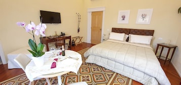 Deluxe Double or Twin Room | In-room safe, individually decorated, individually furnished, desk