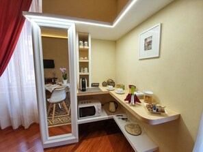Deluxe Double or Twin Room | Minibar - Turenum Apartment B&B (Trani)