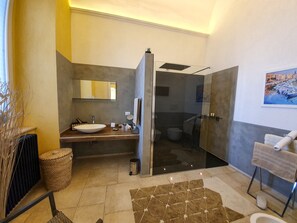 Deluxe Double or Twin Room | Bathroom | Shower, free toiletries, hair dryer, slippers - Turenum Apartment B&B (Trani)