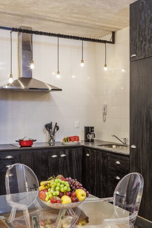 Loft Deluxe, 1 très grand lit | Cuisine privée | Réfrigérateur, vaisselle et ustensiles