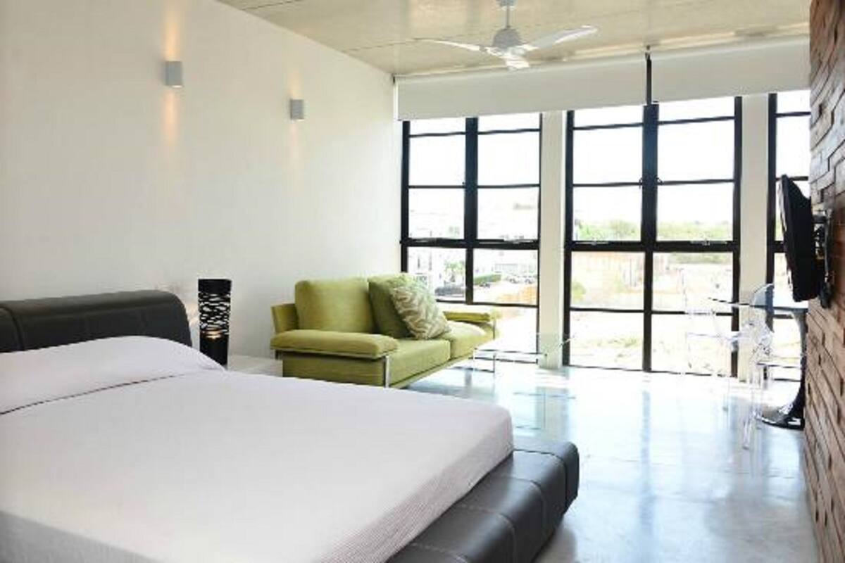 Deluxe Suite, 1 Queen Bed | Egyptian cotton sheets, premium bedding, desk, blackout drapes