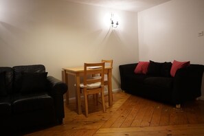 アパートメント ベッド (複数台) 禁煙 | 客室内のダイニングエリア