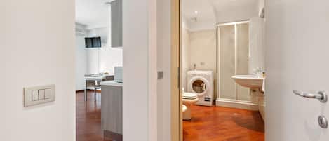 Studio | Bathroom