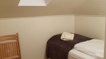 Single Room, Shared Bathroom | Blackout curtains, free cots/infant beds, free WiFi, bed sheets