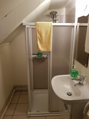 Shower, towels