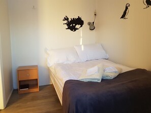 Double Room, 1 Large Single Bed, Shared Bathroom - Guesthouse Gullsól (Grimsey)