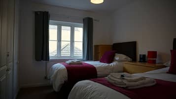 Apartment, Multiple Beds, Non Smoking | 2 bedrooms, laptop workspace, iron/ironing board, free WiFi