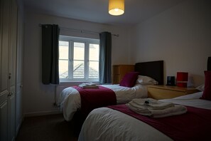 Apartemen, Beberapa Tempat Tidur, Bebas Asap Rokok | 2 kamar tidur, ruang kerja ramah laptop, dan setrika/meja setrika