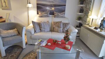 Apartment (12) | Living area | 42-inch flat-screen TV with cable channels, TV, Netflix