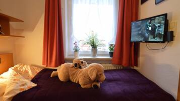 2 bedrooms, hypo-allergenic bedding, Select Comfort beds, in-room safe