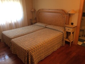 Twin Room, 2 Single Beds