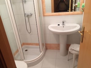 Free toiletries, bidet, towels