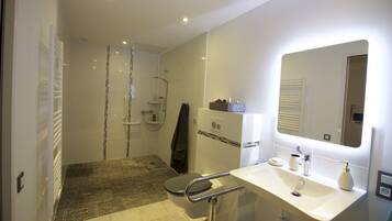 Premium Double Room, Accessible | Bathroom | Shower, free toiletries, hair dryer, towels