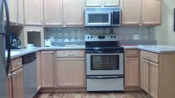 Superior Apartment, Non Smoking | Private kitchen | Fridge, microwave, oven, stovetop