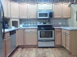 Superior Apartment, Non Smoking | Private kitchen | Fridge, microwave, oven, stovetop