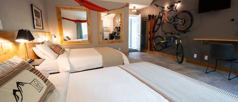 1 quarto, escrivaninha, espaço de trabalho para notebook