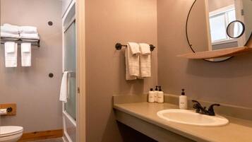 Combined shower/tub, eco-friendly toiletries, towels, soap