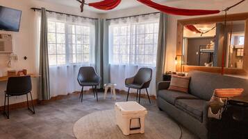 Quarto família | 1 quarto, escrivaninha, espaço de trabalho para notebook