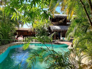 Outdoor pool - Tower Bridge Hostel (Puerto Escondido)