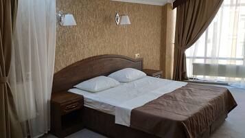 Chambre Double Supérieure, 1 grand lit, non-fumeurs | Rideaux occultants, chambres insonorisées, Wi-Fi gratuit, draps fournis