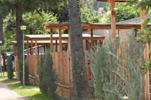 Economy Mobile Home (Gamma) | Garden view - Camping Zoo (Arco)
