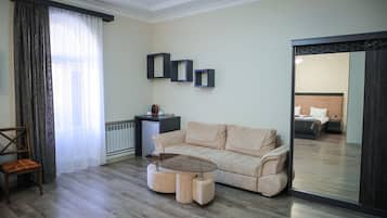 Suite, 2 Bedrooms | 1 bedroom, desk, blackout drapes, soundproofing