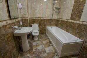Articles de toilette gratuits, sèche-cheveux, chaussons