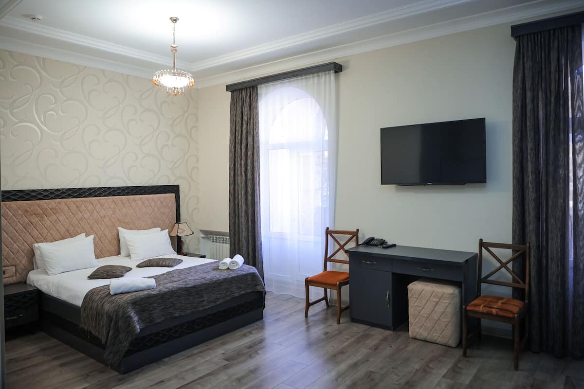 Suite, 2 Bedrooms | 1 bedroom, desk, blackout curtains, soundproofing