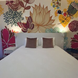 superior double room balcony or terrasse | In-room safe, individually decorated, individually furnished, desk - Green Hôtels Bordeaux Arena (Latresne)