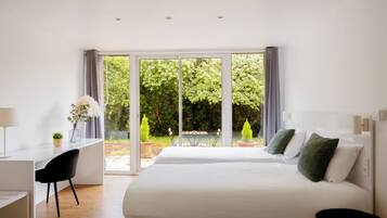 Family Suite | In-room safe, individually decorated, individually furnished, desk
